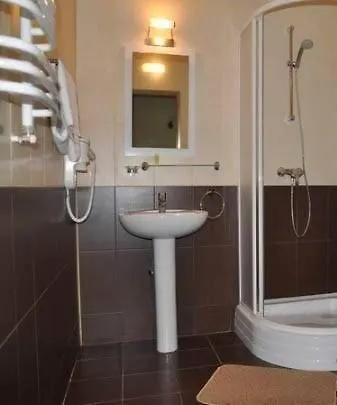 Hotel 100 Metriv Vid Vytyagu