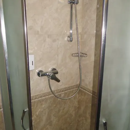 Otel 100 Metriv Vid Vytyagu Bukovel
